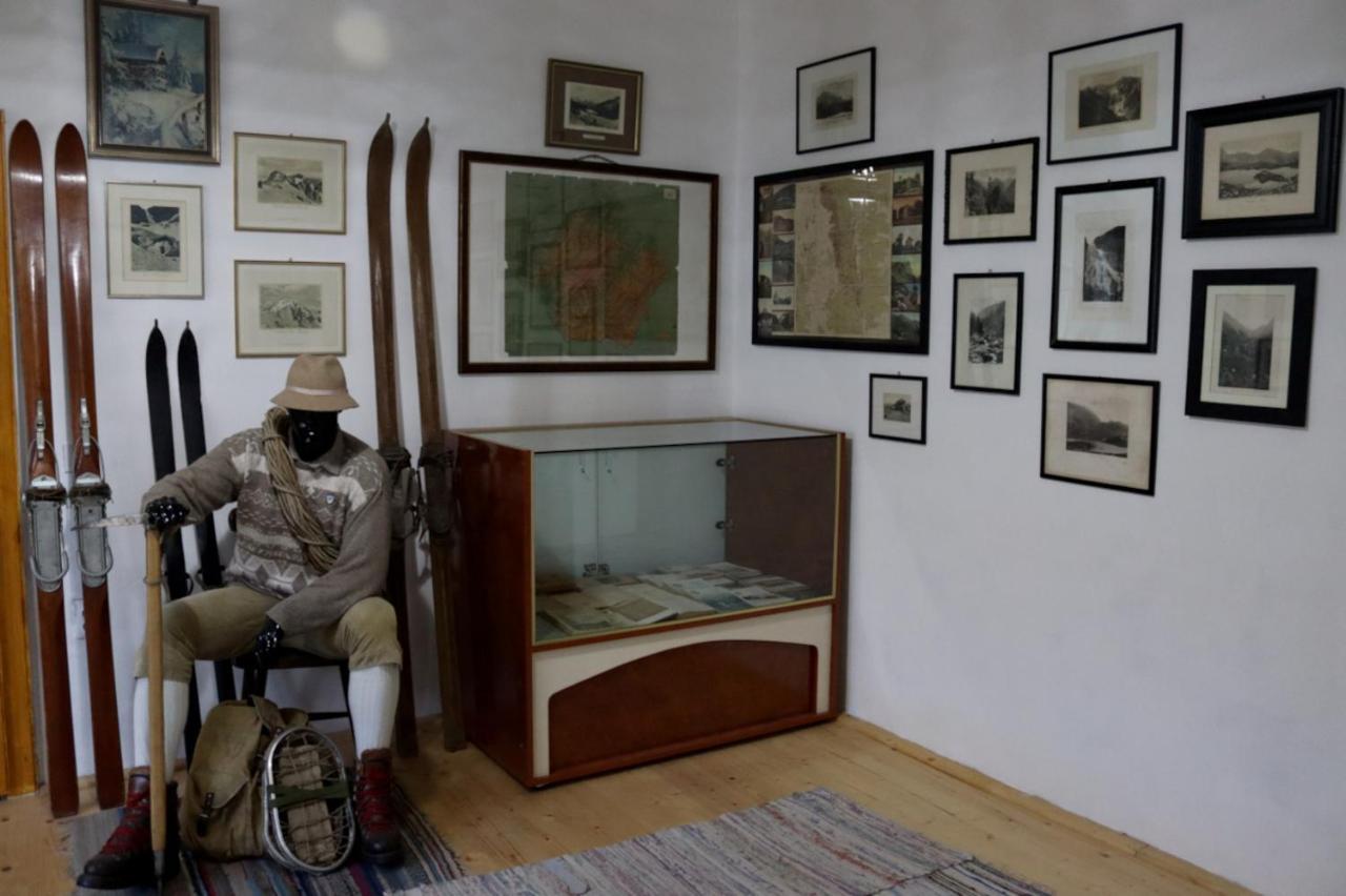 Galeria Turismului Montan Cartisoara Exterior foto